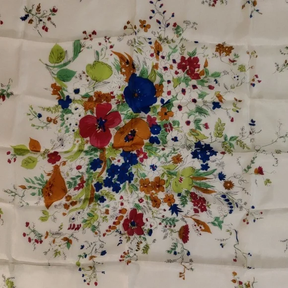 Vintage Charming Floral Print Scarf with Green Border, Made In Japan - Picture 10 of 10
